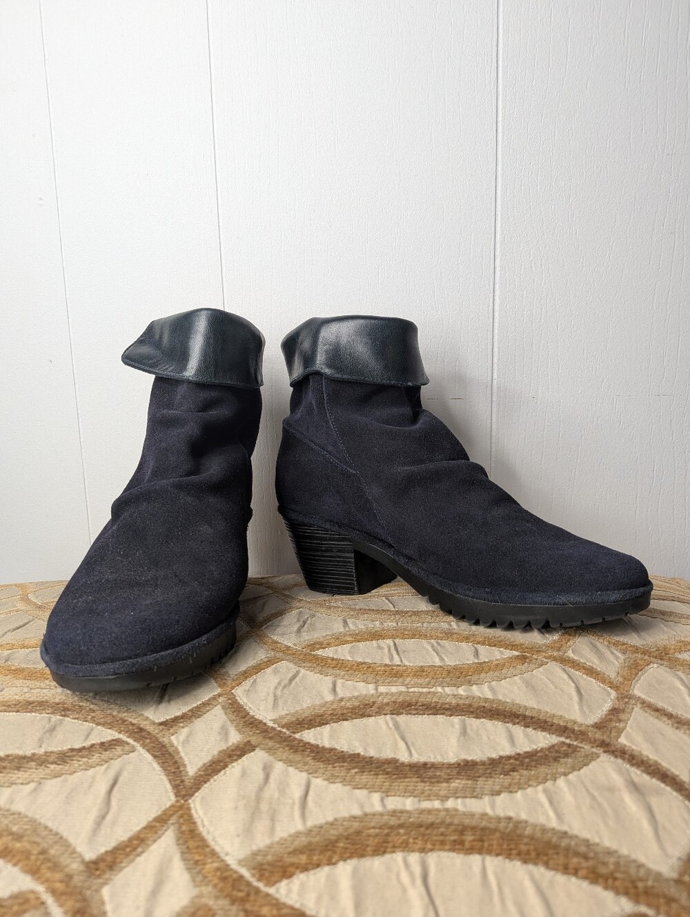 FLY London Navy Suede Ankle Side Zip Round Toe Booties Women Sz 40W / US 9-9.5